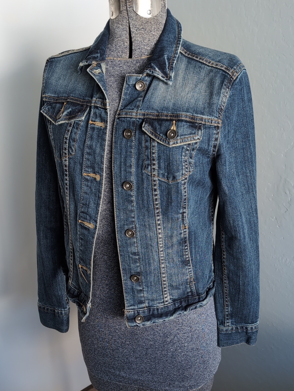 Liz Claiborne Medium Wash Blue Denim Jean Jacket